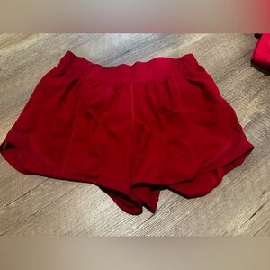 Red lululemon hotty hot shorts. 4in